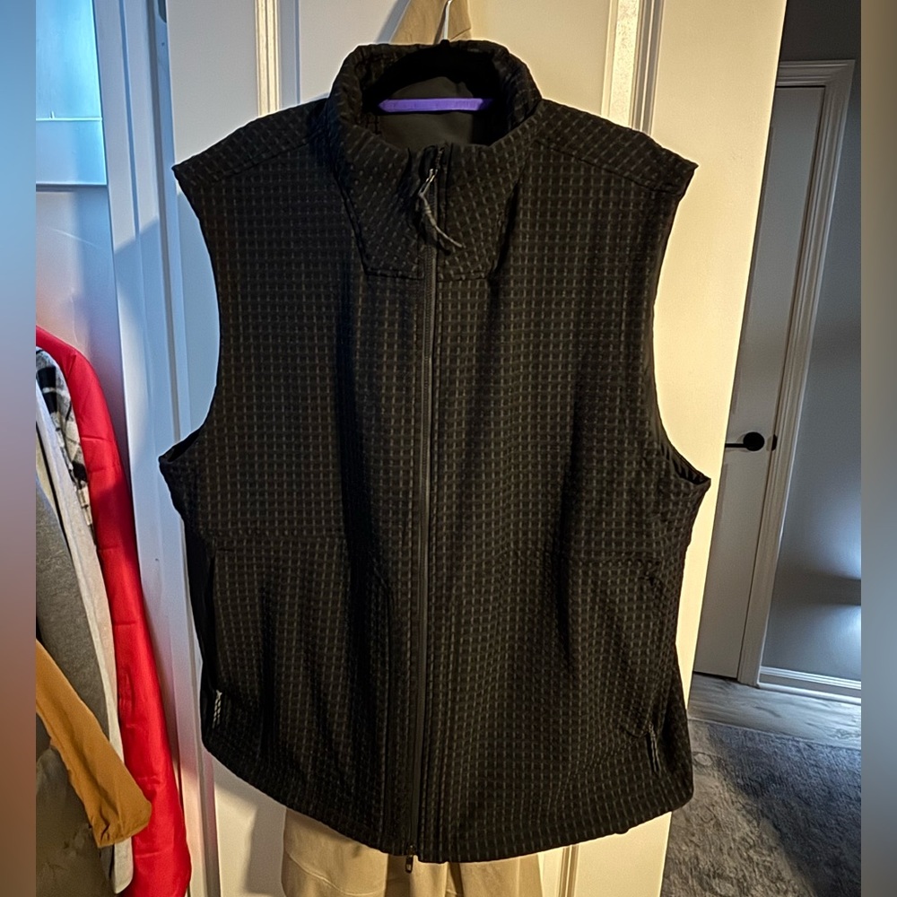 Lululemon Men's Water-Repellent Grid Fleece Hiking Vest Color Black-NWT